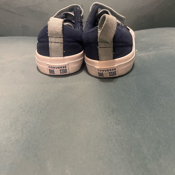 Toddler Converse low top toddler sneakers / size 10 US toddler - Picture 13 of 13